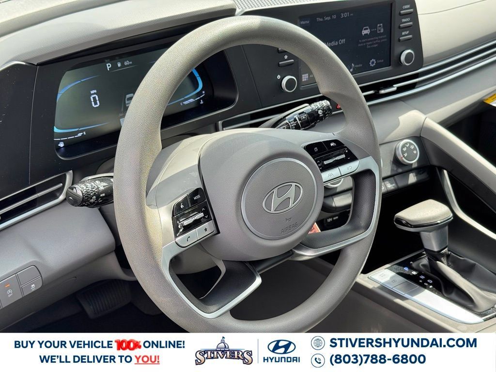 Certified 2026 Hyundai Elantra SE FWD image 17