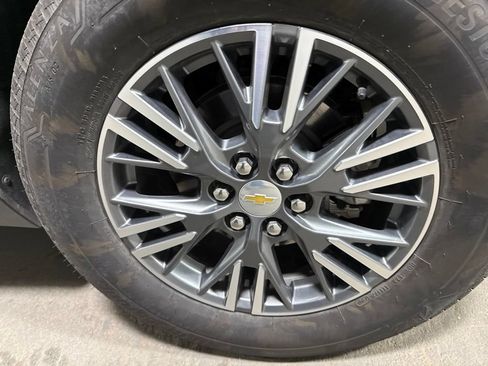 Used 2025 Chevrolet Traverse LT FWD image 39