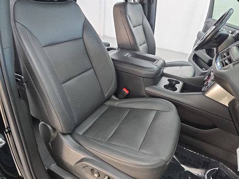 Used 2022 Chevrolet Tahoe Z71 w/ Luxury Package image 10