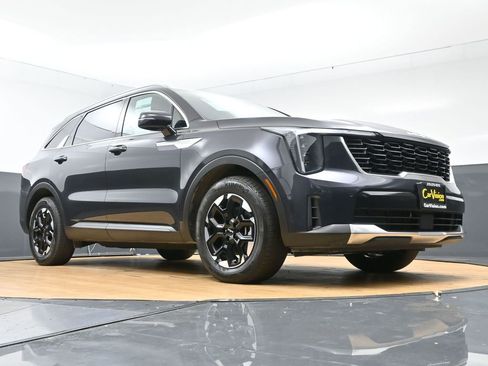 Used 2025 Kia Sorento S image 51