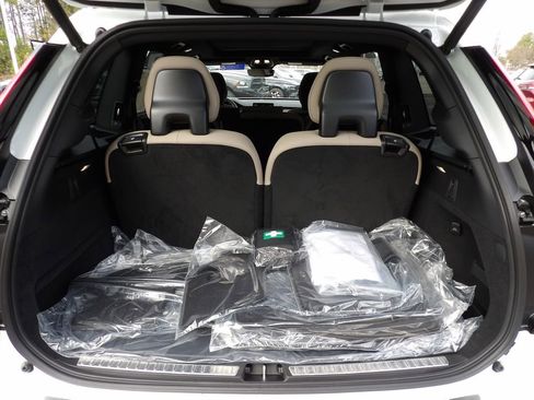 New 2026 Volvo XC90 B6 Plus w/ Protection Package Premier AWD/4WD image 28