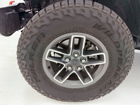 Used 2025 Jeep Gladiator Mojave w/ Convenience Group image 7