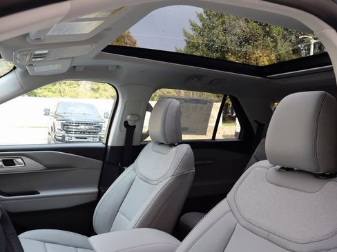 New 2026 Ford Explorer Active w/ Active Comfort Package image 5