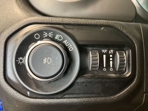 Used 2019 Jeep Wrangler Unlimited Sport S AWD/4WD image 14