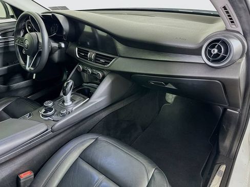 Used 2018 Alfa Romeo Giulia AWD image 35