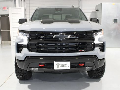 Used 2024 Chevrolet Silverado 1500 LT Trail Boss w/ Convenience Package II AWD/4WD image 2