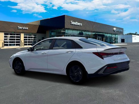 New 2026 Hyundai Elantra Sport FWD image 4