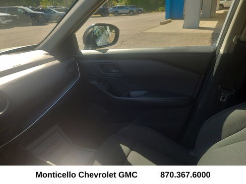 Used 2025 Nissan Rogue S FWD image 25