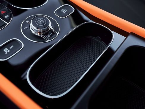 Used 2025 Bentley Bentayga image 67