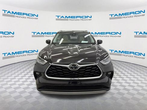 Used 2021 Toyota Highlander Platinum image 8