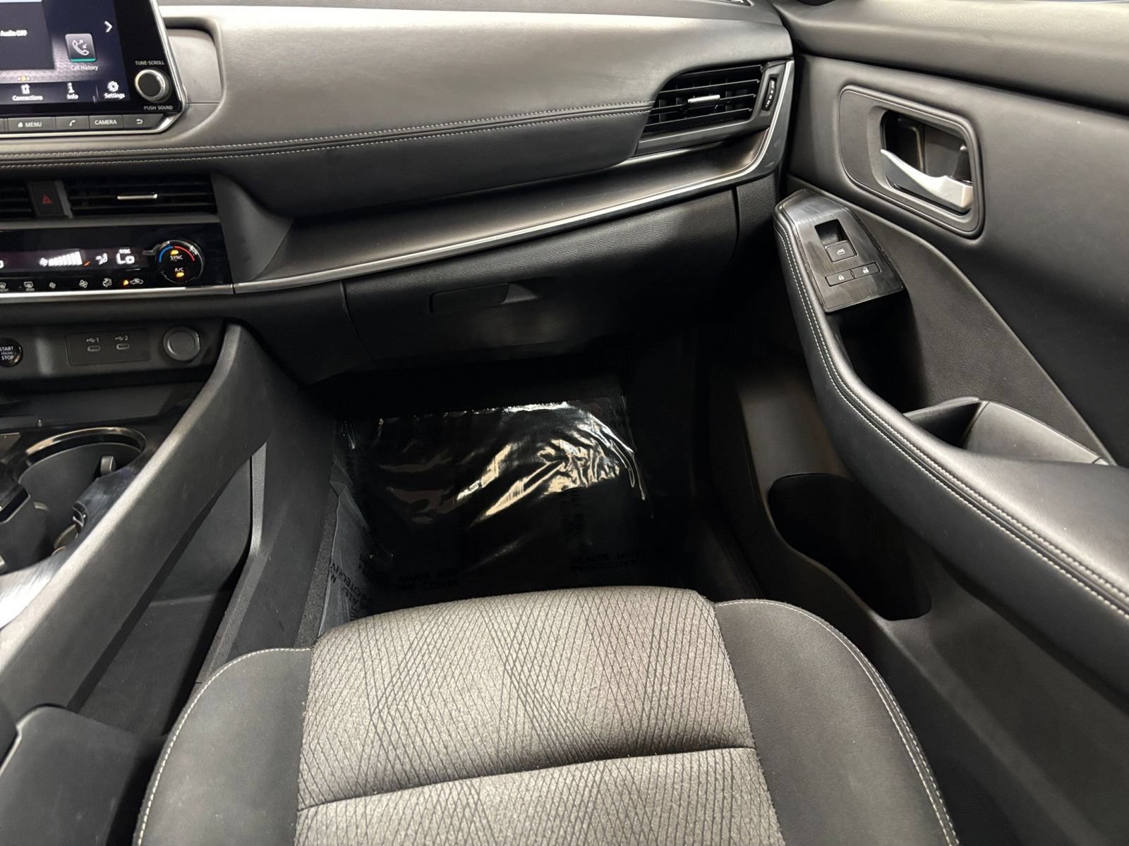 Used 2025 Nissan Rogue SV FWD image 36