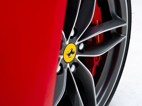 Used 2018 Ferrari 488 GTB RWD image 22