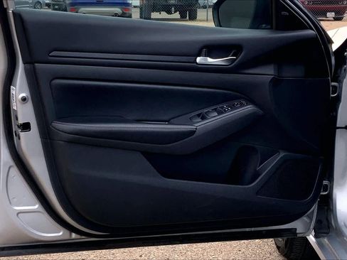 Used 2024 Nissan Altima 2.5 SV image 21