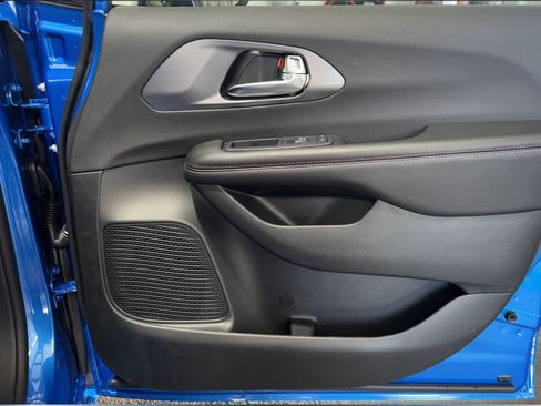 New 2027 Chrysler Pacifica Select AWD/4WD image 37