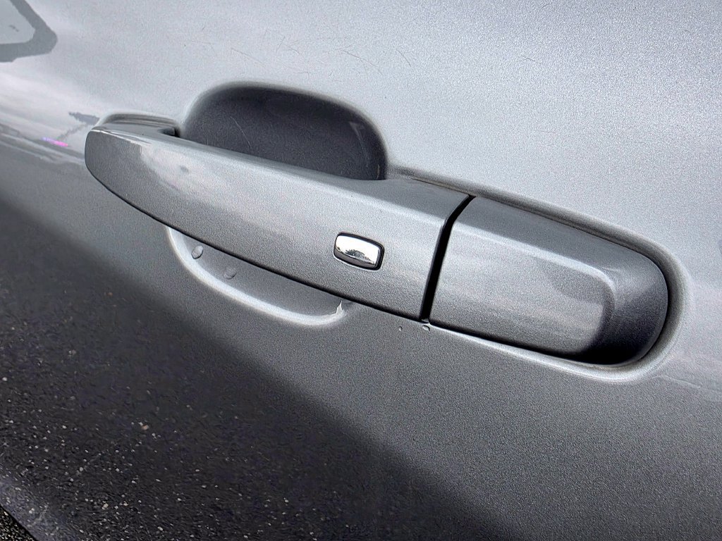 Used 2024 Chevrolet Equinox LT FWD image 11