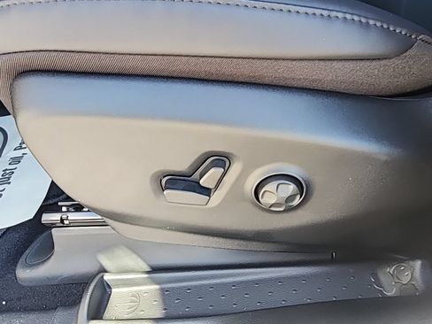 New 2026 Chrysler Pacifica Select FWD image 32