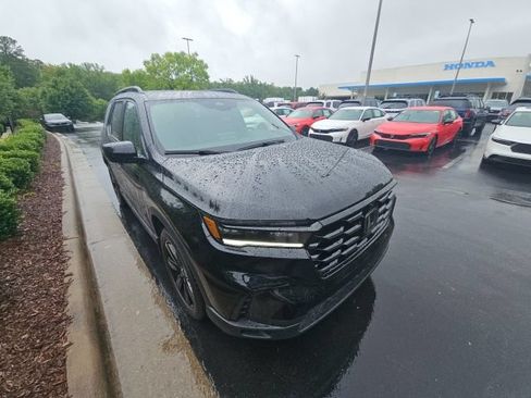 Used 2025 Honda Pilot Black Edition image 8