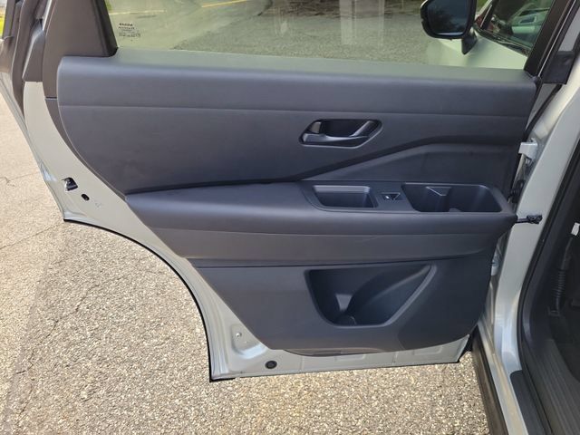 Used 2025 Nissan Pathfinder SV FWD image 14