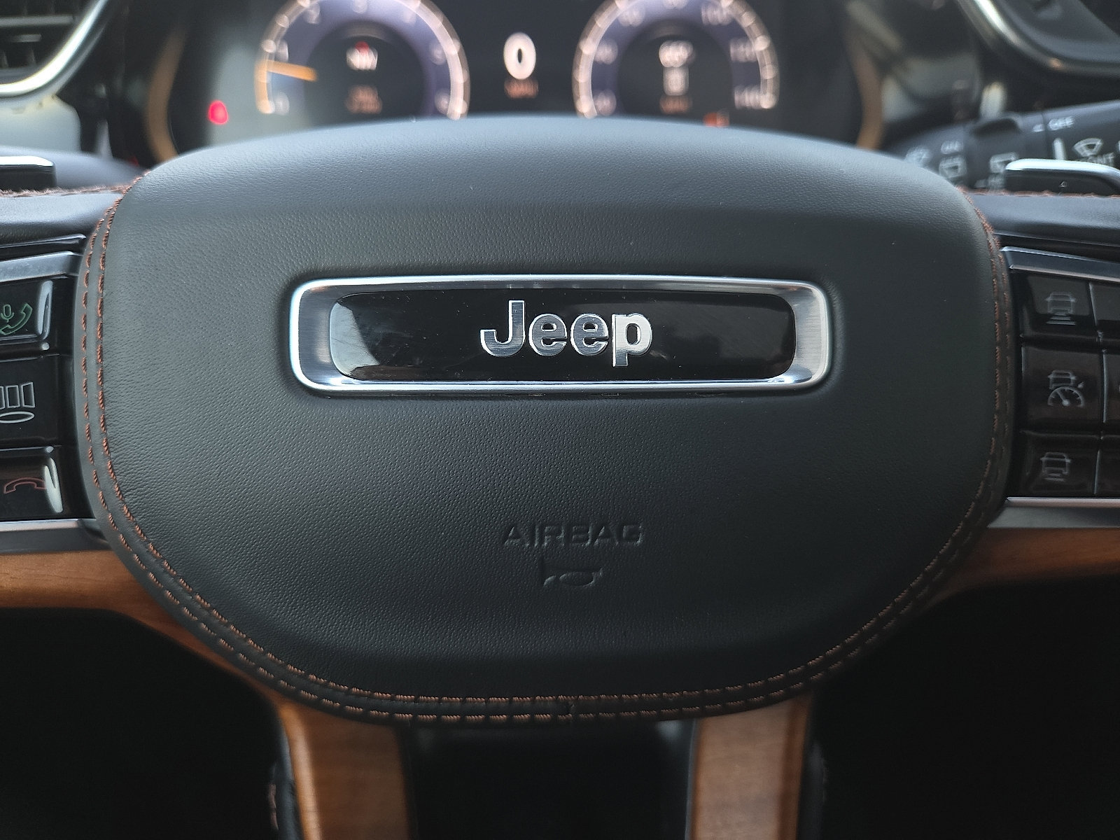 Used 2025 Jeep Grand Cherokee L Summit AWD/4WD image 24
