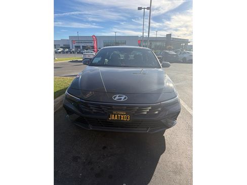 Used 2024 Hyundai Elantra Limited FWD image 4