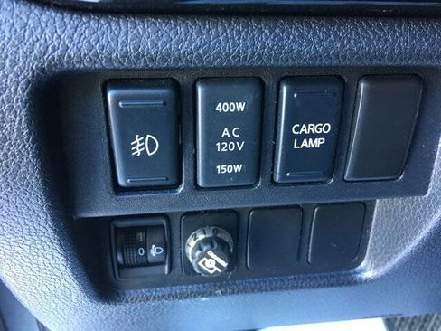 Used 2019 Nissan Titan SL w/ Midnight Edition image 17