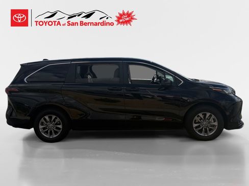 Certified 2024 Toyota Sienna LE FWD image 6