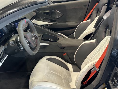 Used 2023 Chevrolet Corvette Stingray Premium Conv w/ Z51 Performance Package RWD image 10