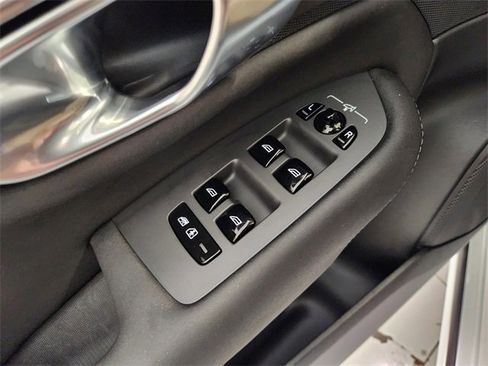 Used 2025 Volvo XC90 B5 Plus image 23