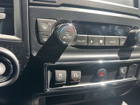 Used 2018 Nissan Titan SV w/ SV Convenience Package image 35