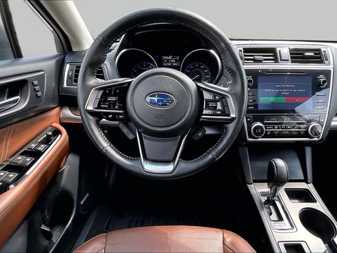 Used 2019 Subaru Outback 3.6R Touring AWD/4WD image 5