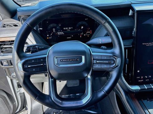 Used 2025 GMC Yukon Denali RWD image 11