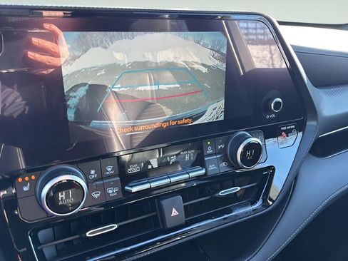 Used 2023 Toyota Highlander XSE image 30