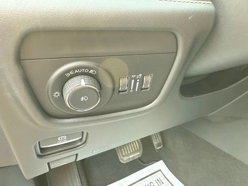 Used 2022 Jeep Grand Cherokee Summit AWD/4WD image 21