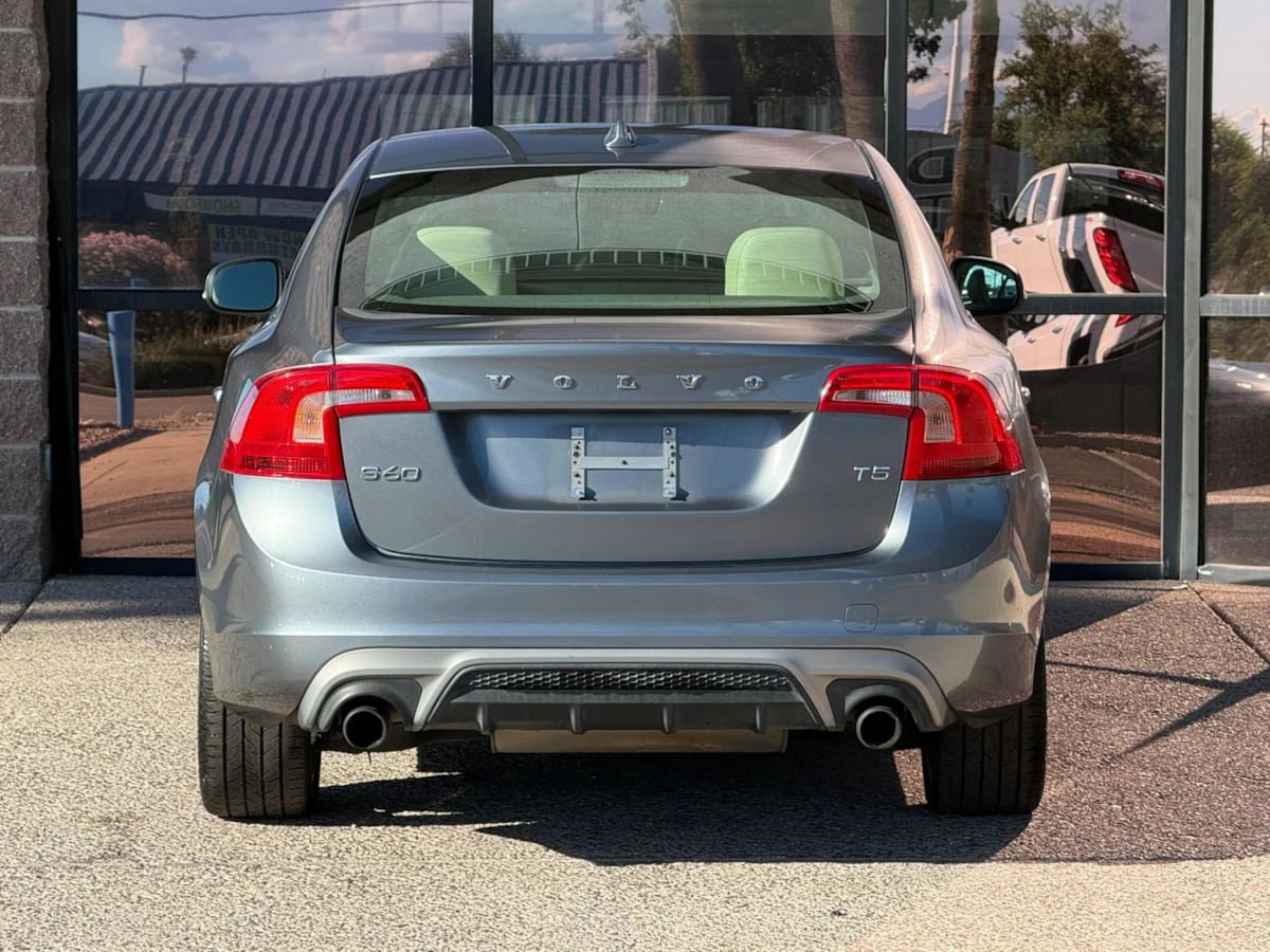 Used 2017 Volvo S60 T5 Dynamic FWD image 9