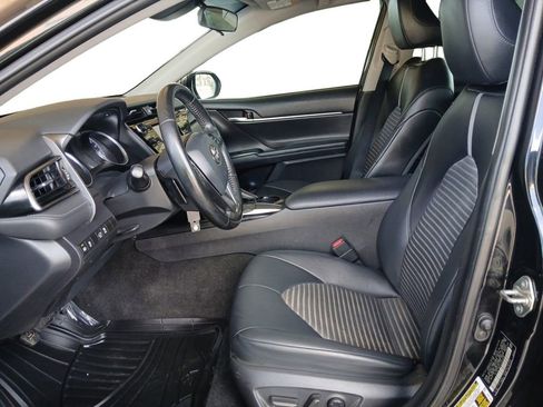 Used 2020 Toyota Camry SE FWD image 9