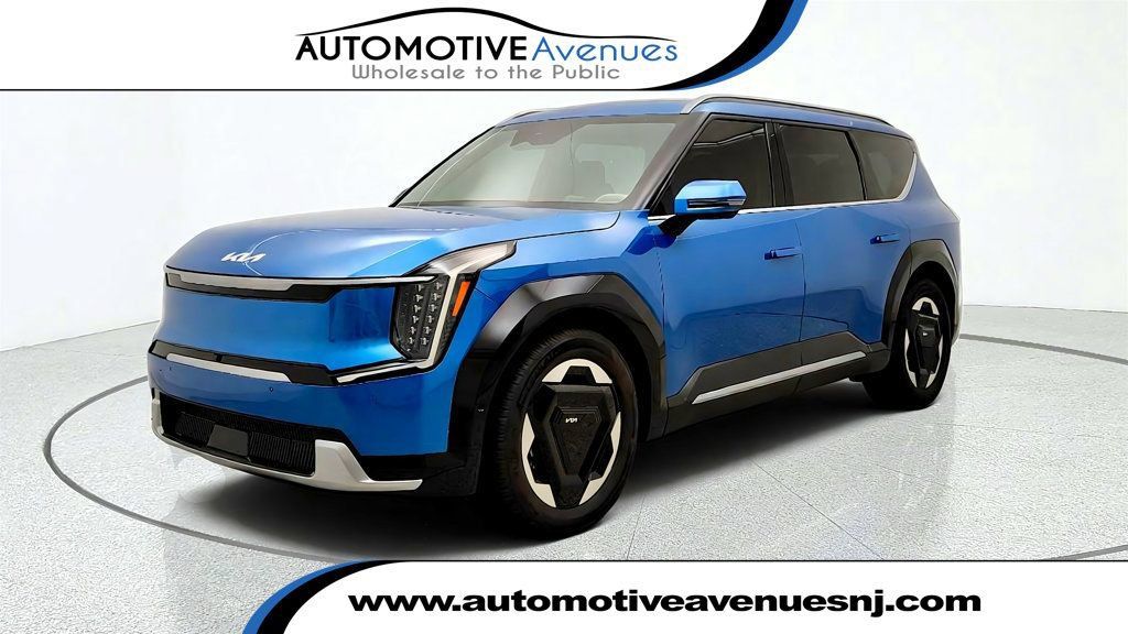 Used 2024 Kia EV9 Land AWD/4WD image 1