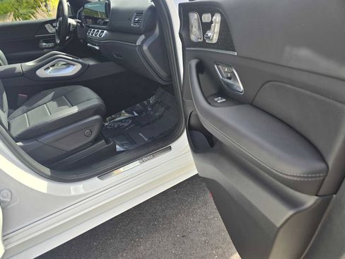 Used 2026 Mercedes-Benz GLS 450 4MATIC image 10