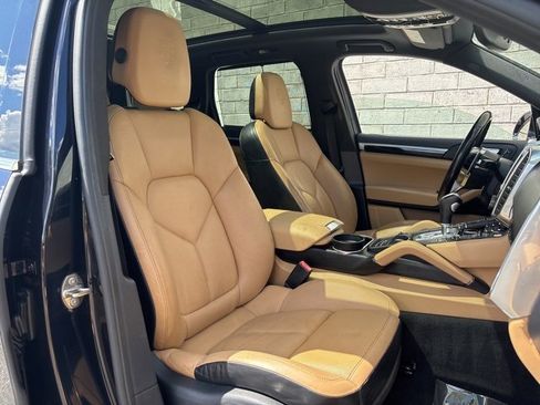 Used 2016 Porsche Cayenne S image 17