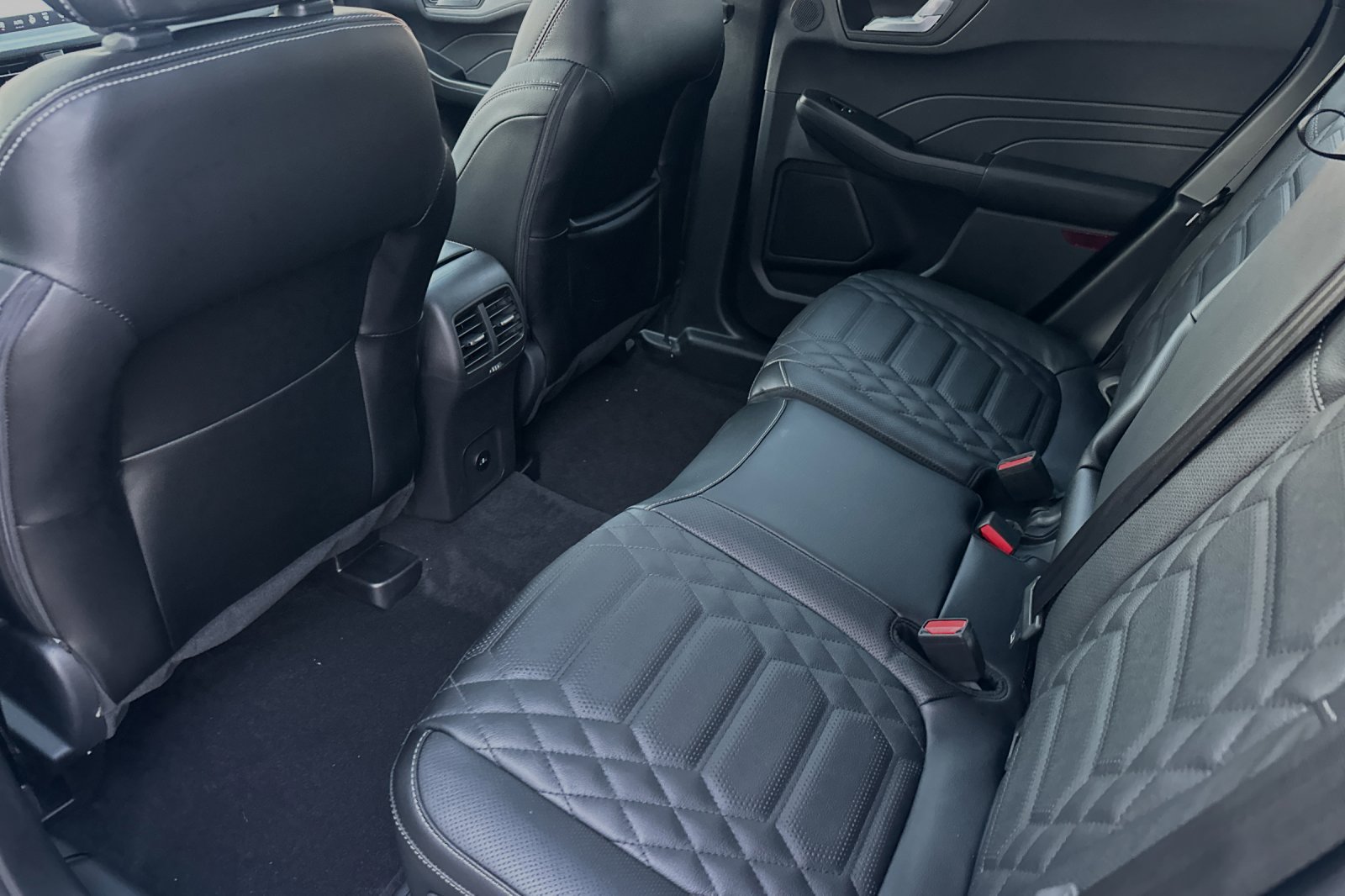 New 2024 Ford Escape SE w/ PHEV Premium Package FWD image 9