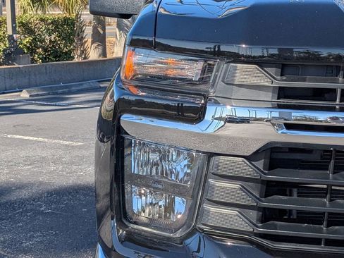 Used 2025 Chevrolet Silverado 2500 LT w/ Convenience Package image 10