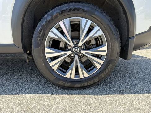 Certified 2023 Nissan Rogue SV w/ SV Premium B Package AWD/4WD image 11