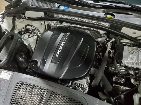 Used 2021 Porsche Macan AWD/4WD image 48