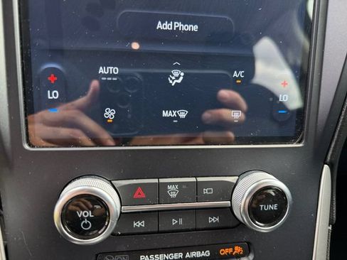 Used 2024 Ford Edge SE w/ Black Appearance Package AWD/4WD image 4