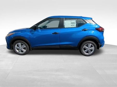 New 2025 Nissan Kicks Play S image 3