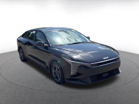Used 2025 Kia K4 FWD image 2