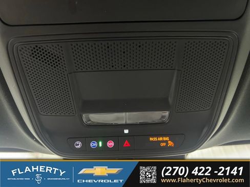 Used 2025 Chevrolet Traverse LT FWD image 32