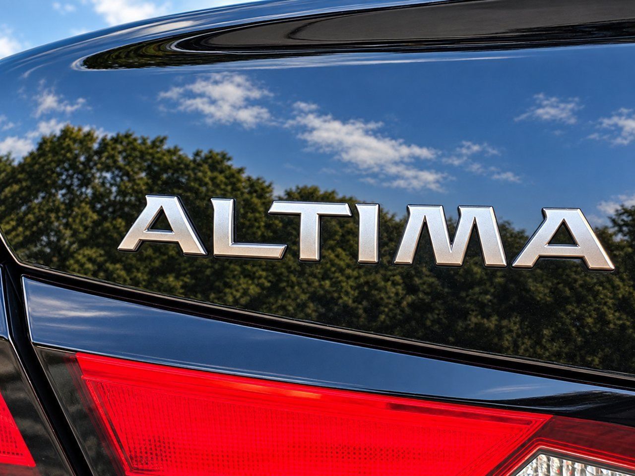 Used 2023 Nissan Altima 2.5 SR FWD image 7
