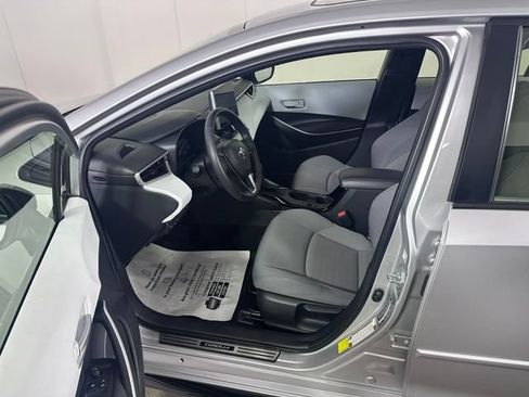 Used 2025 Toyota Corolla SE w/ SE Premium Package AWD/4WD image 19