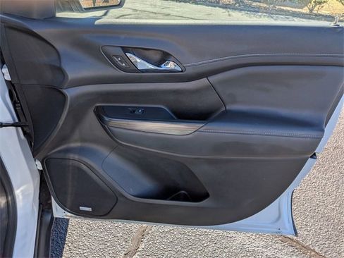 Used 2023 GMC Acadia SLT image 38