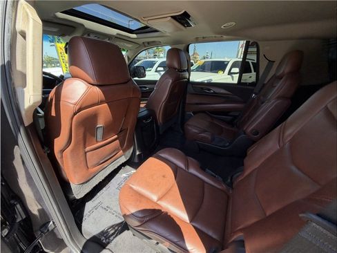 Used 2018 Cadillac Escalade Premium Luxury AWD/4WD image 22